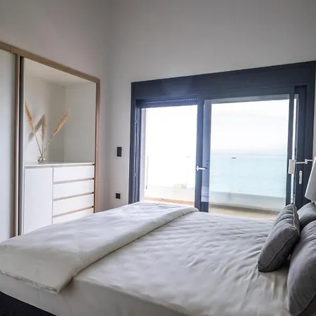 Gaya - Beachfront Paradise *