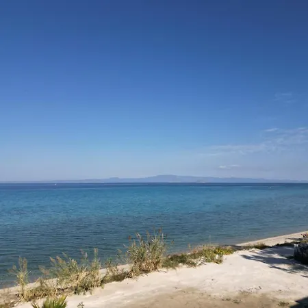 Вилла Gaya - Beachfront Paradise