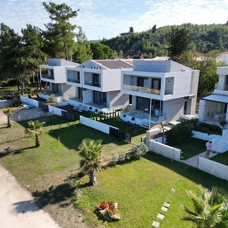 Gaya - Beachfront Paradise *