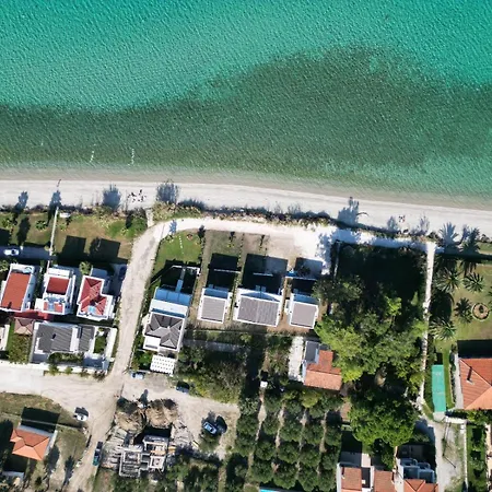 Вилла Gaya - Beachfront Paradise Полихроно