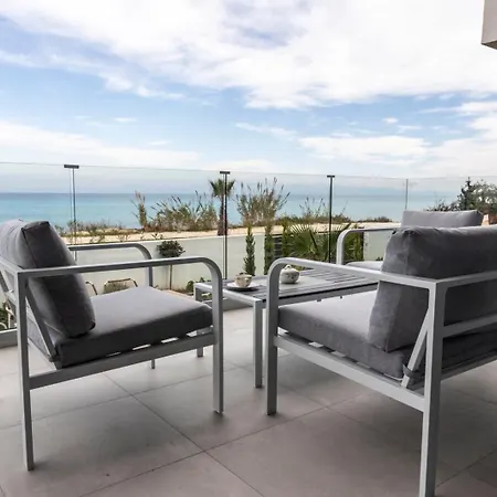 Вилла Gaya - Beachfront Paradise *