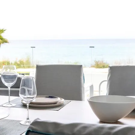 Gaya - Beachfront Paradise