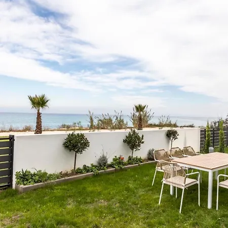 Вилла Gaya - Beachfront Paradise